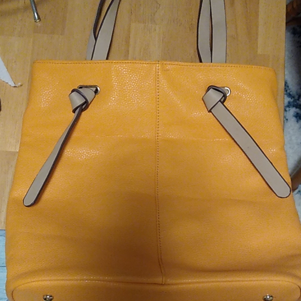 Handbag - Picture 2 of 3